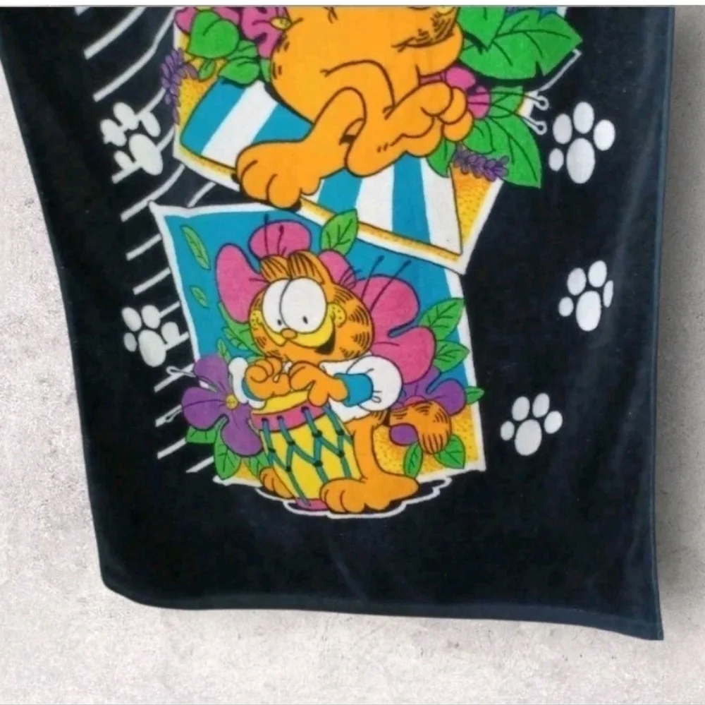 Vintage 1978 Franco Garfield Lifes A Breeze Beach Towel Neon Paw Prints Black